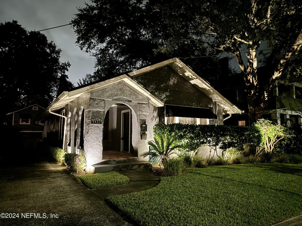 1423 Ingleside Avenue - Photo 1