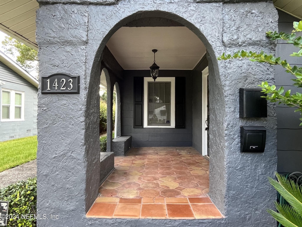 1423 Ingleside Avenue - Photo 3