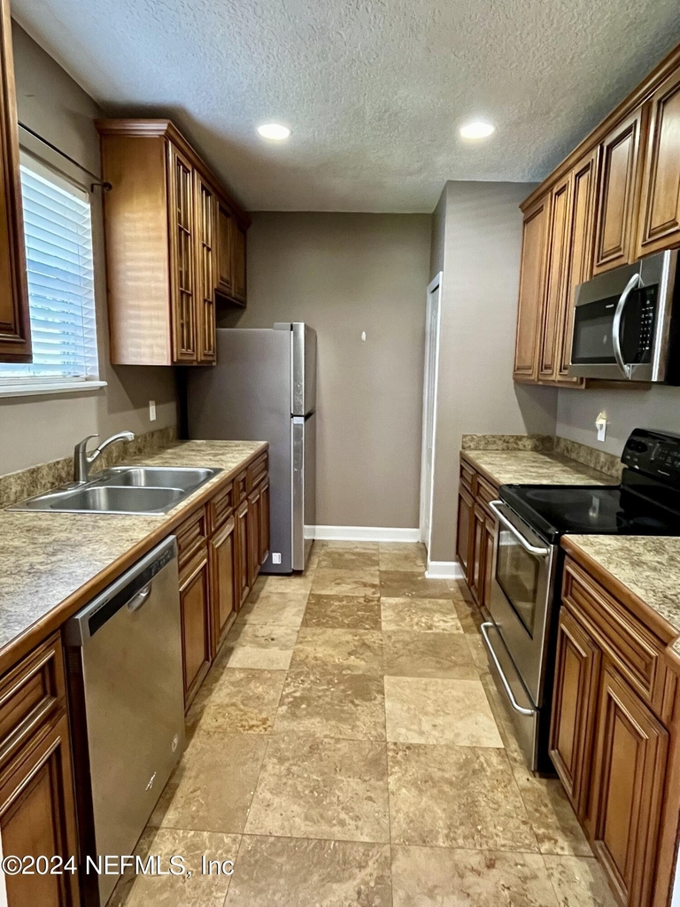1423 Ingleside Avenue - Photo 8