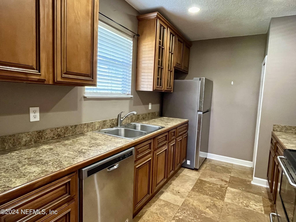 1423 Ingleside Avenue - Photo 9