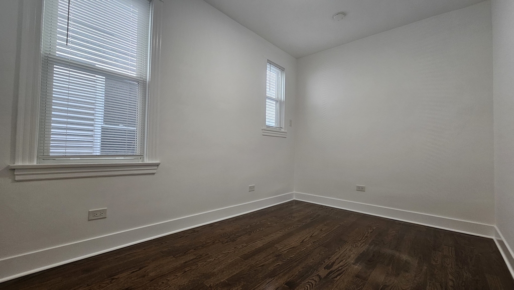2541 N Southport Avenue - Photo 14