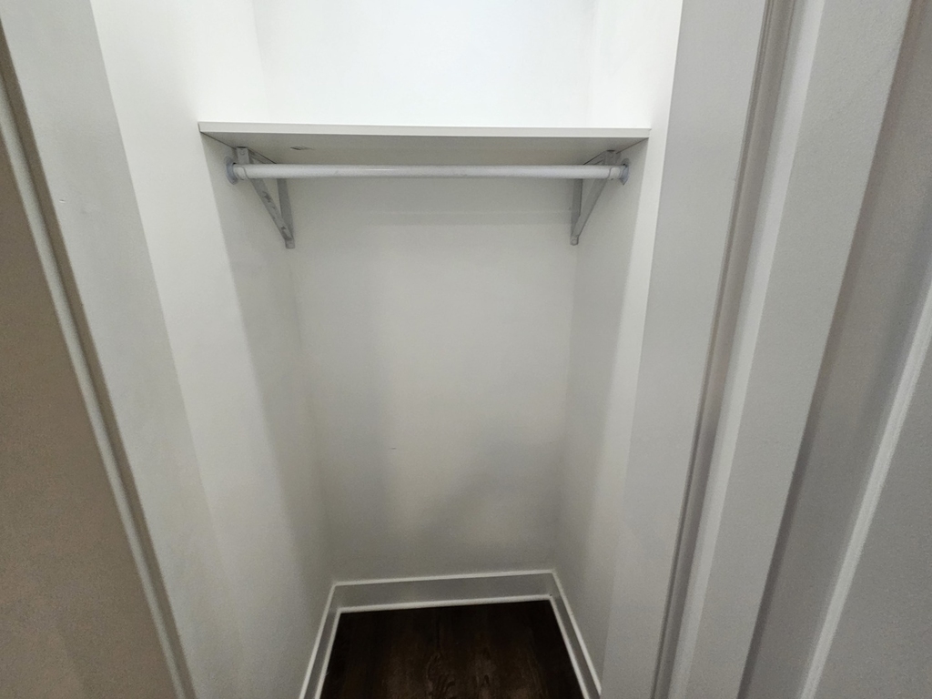 2541 N Southport Avenue - Photo 13