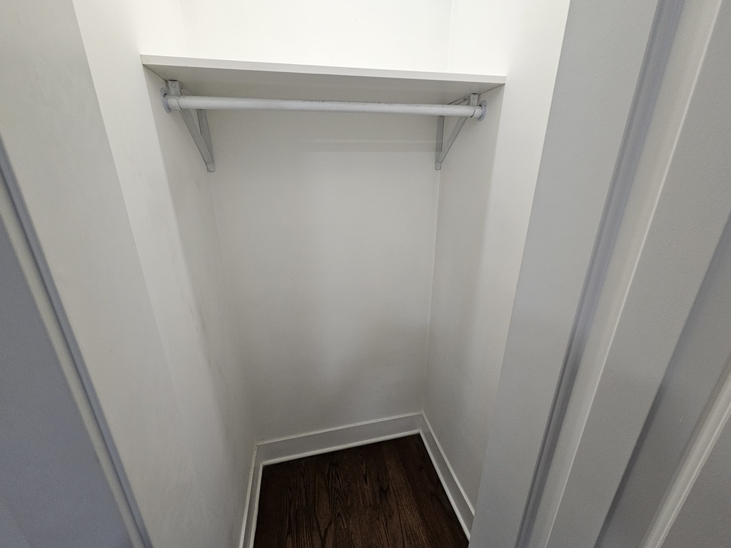 2541 N Southport Avenue - Photo 6
