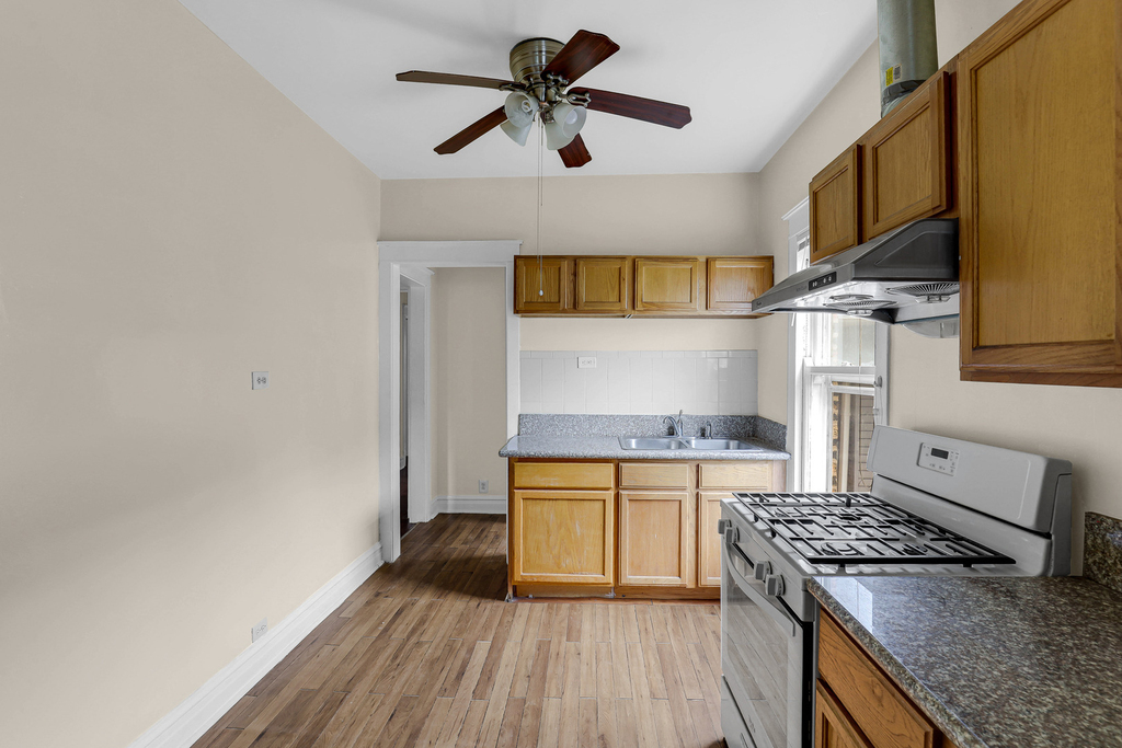 5814 N Winthrop Avenue - Photo 11