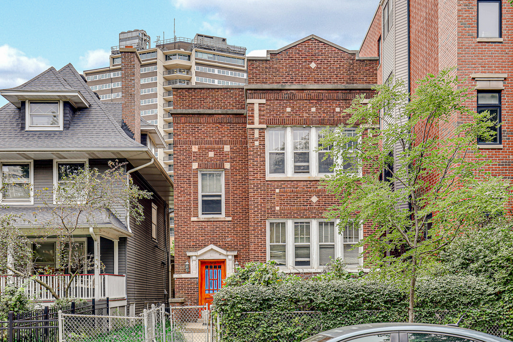 5814 N Winthrop Avenue - Photo 1
