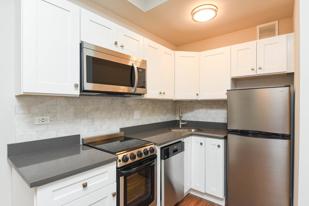 640 W Wrightwood Avenue - Photo 1