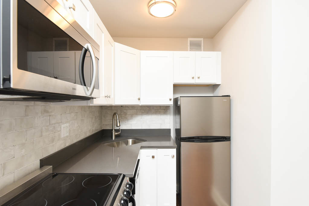 640 W Wrightwood Avenue - Photo 2
