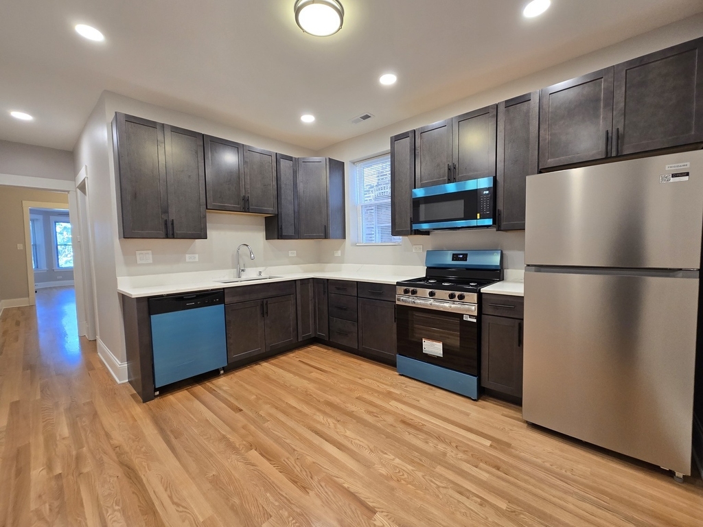 876 N Sacramento Boulevard - Photo 7