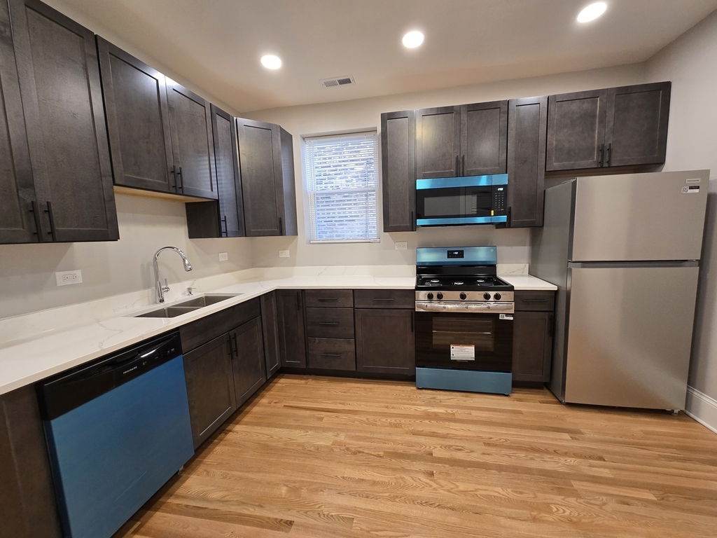 876 N Sacramento Boulevard - Photo 6