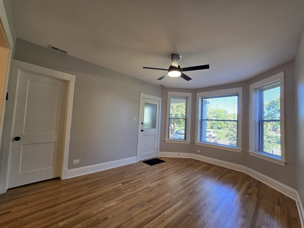876 N Sacramento Boulevard - Photo 2