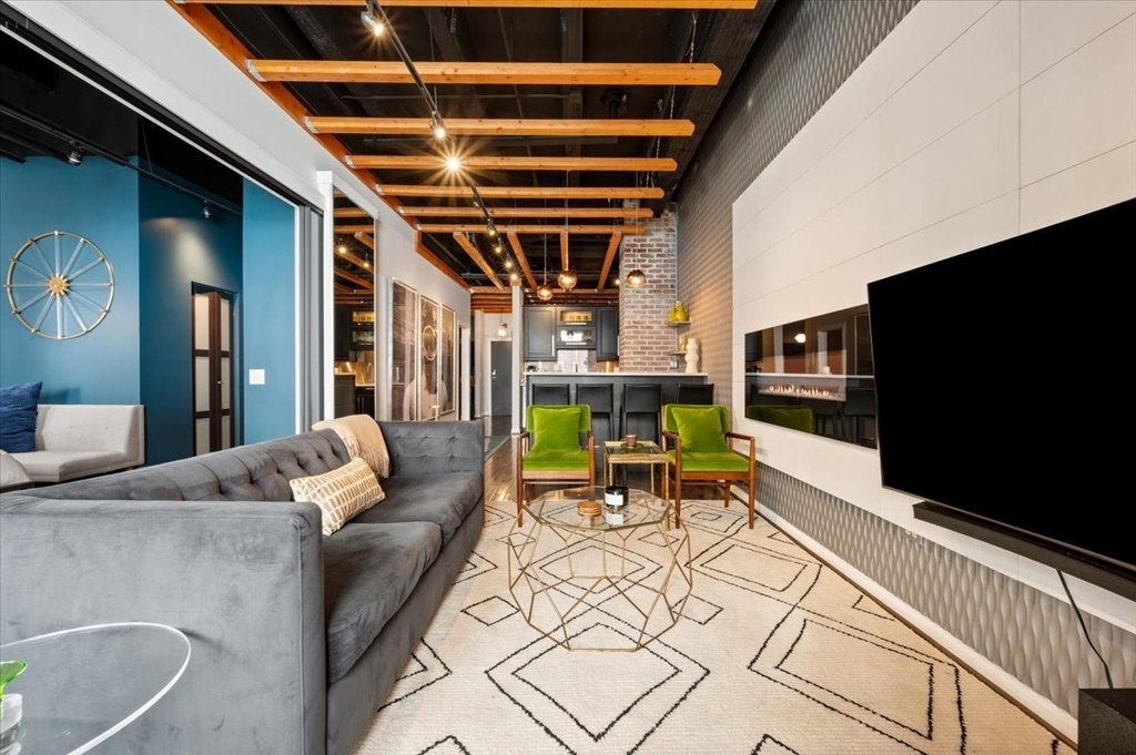 20 N State Street - Photo 8