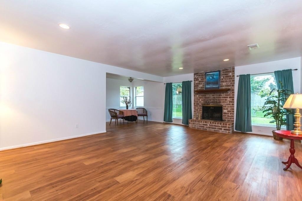 805 Thornwood Drive - Photo 2