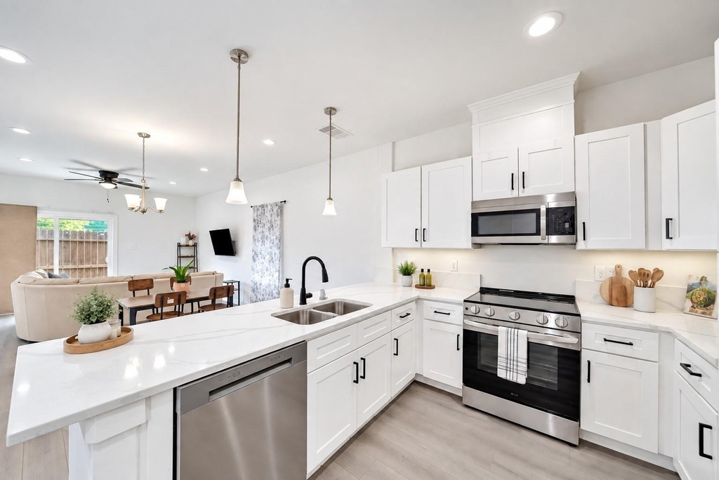 4011 King Street - Photo 2