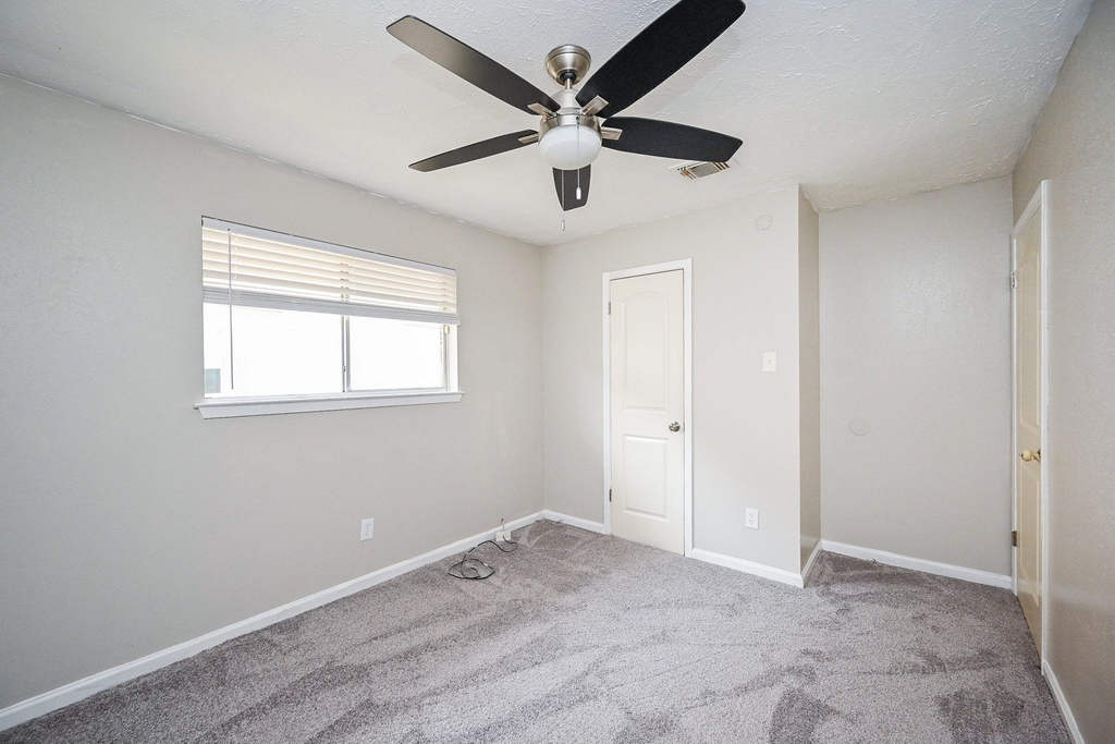 1114 Blue Diamond Drive - Photo 7