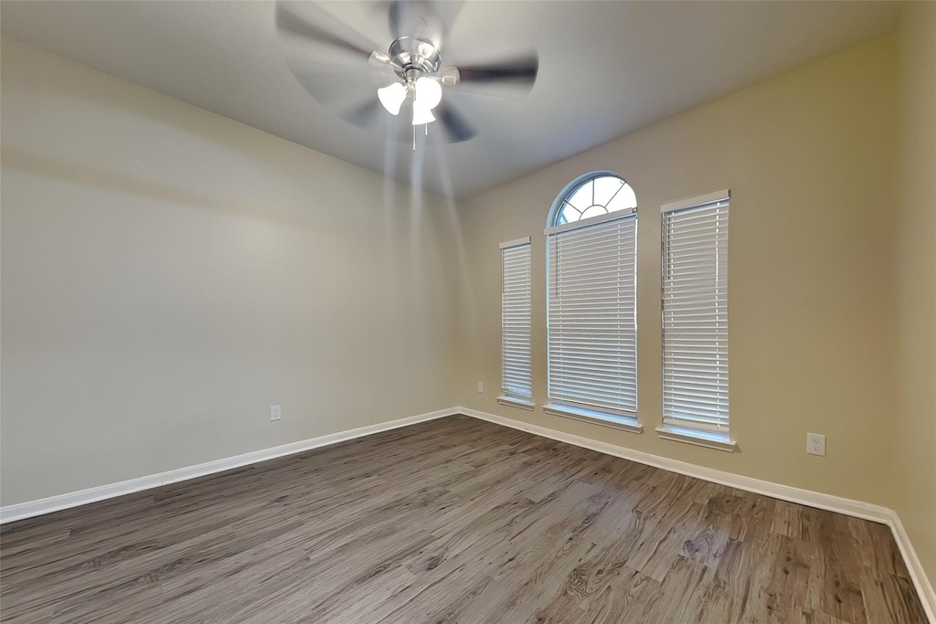 3007 Davey Oaks Street - Photo 4