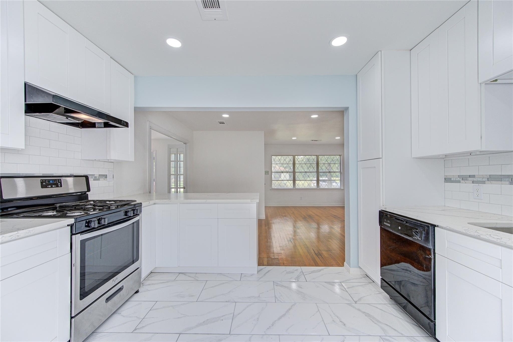 6919 Schiller Street - Photo 11