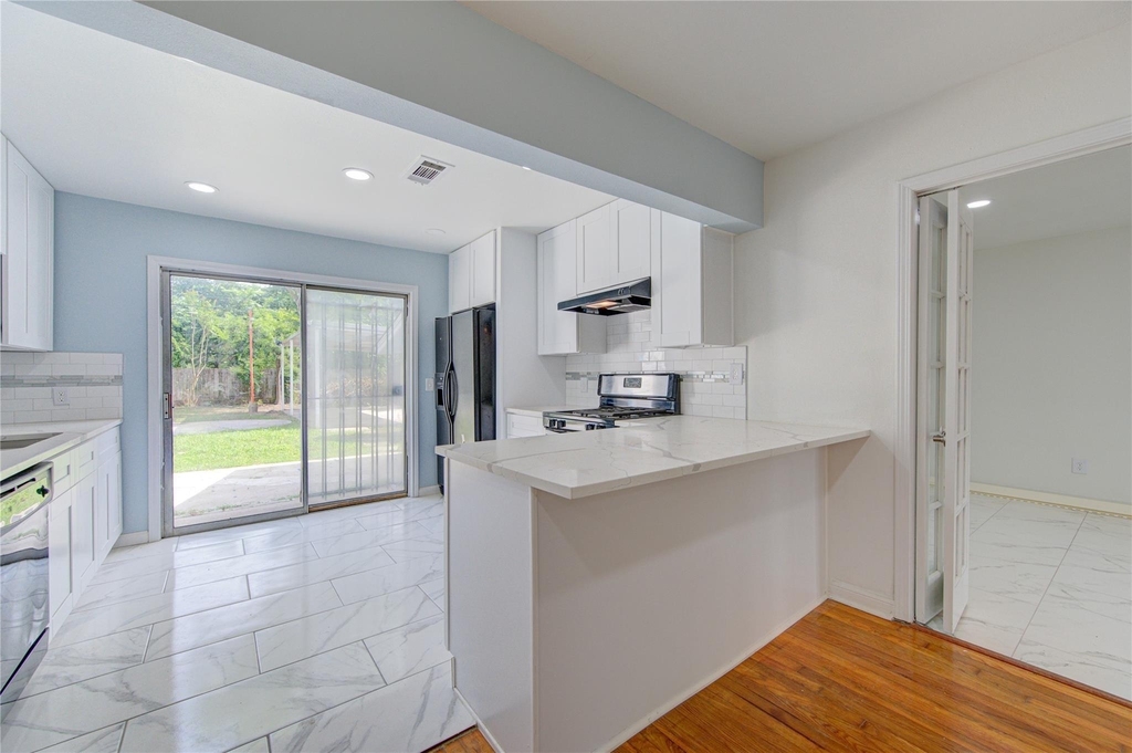 6919 Schiller Street - Photo 9