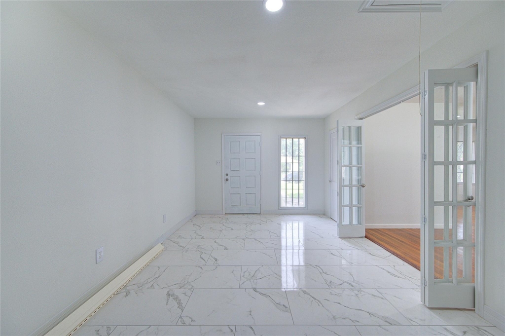 6919 Schiller Street - Photo 14