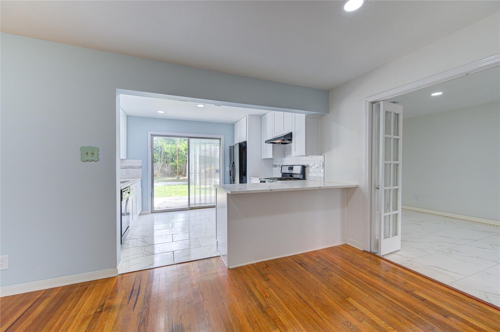 6919 Schiller Street - Photo 8