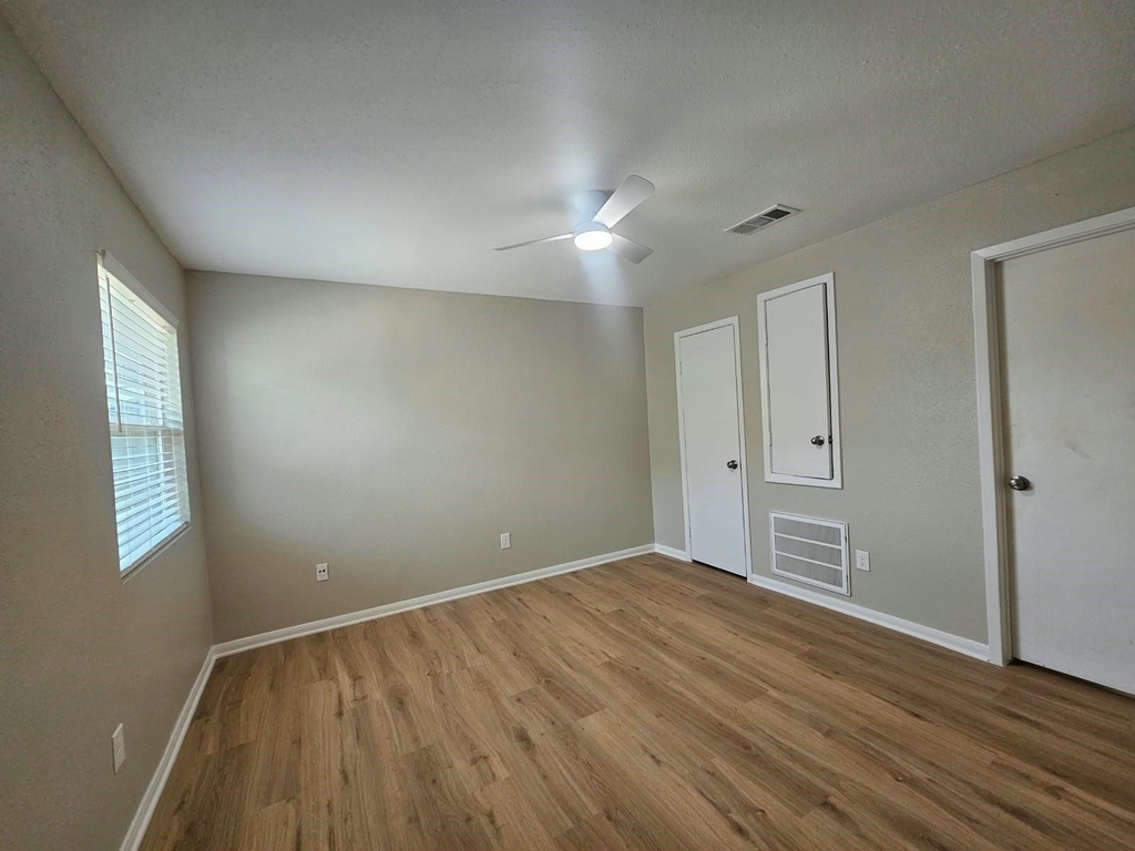 736 Memorial Mews Street - Photo 6