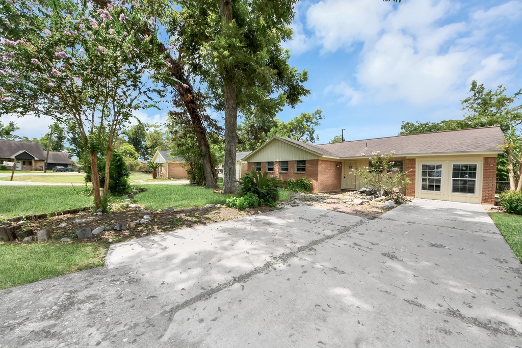 505 Jasmine Street - Photo 2
