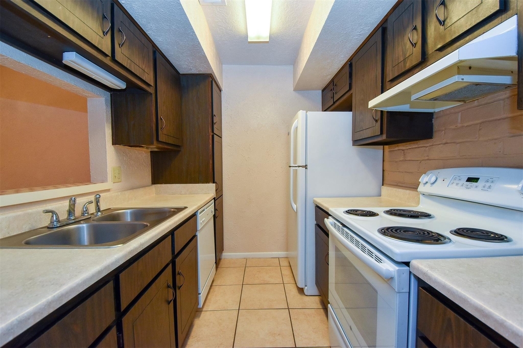 1522 Beaumont Road - Photo 5