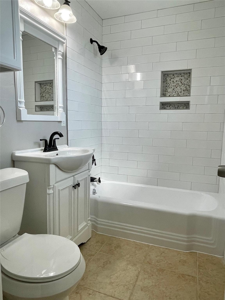 1914 Larrabee Street - Photo 8