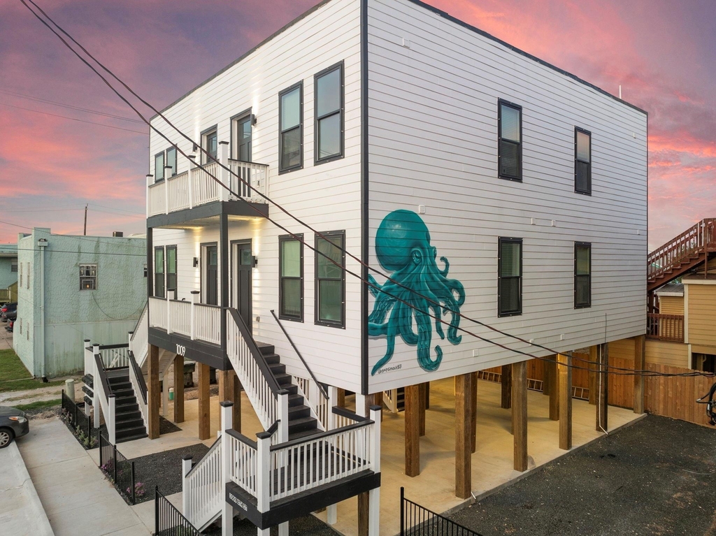 1009 8th Street - Photo 1