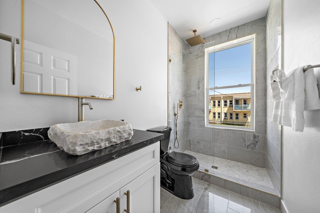 1009 8th Street - Photo 5