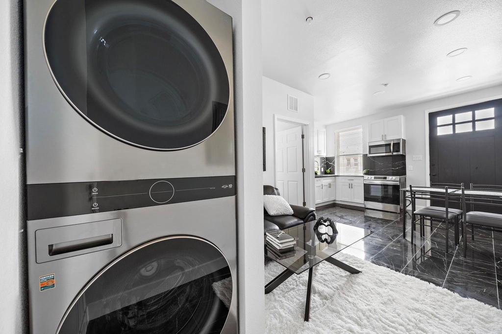 1009 8th Street - Photo 6