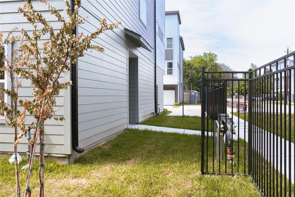 6728 Peerless Street - Photo 2