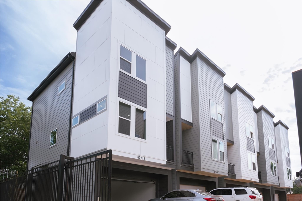 6728 Peerless Street - Photo 0