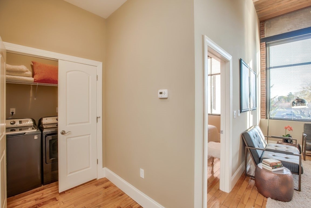 222 West - Photo 16