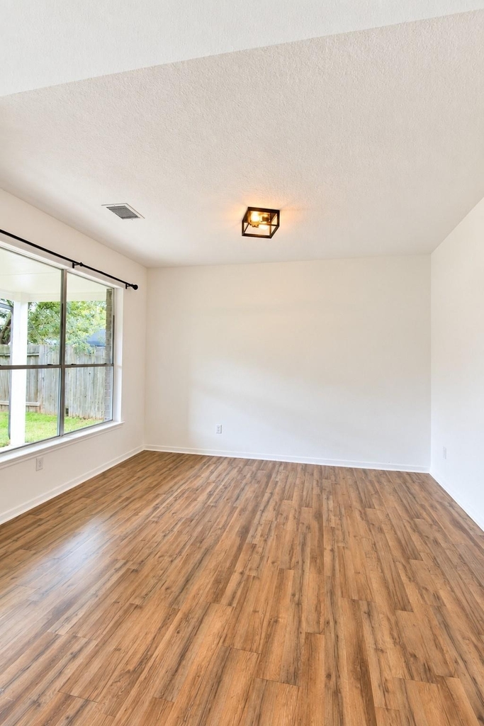 2922 Veva Drive - Photo 11