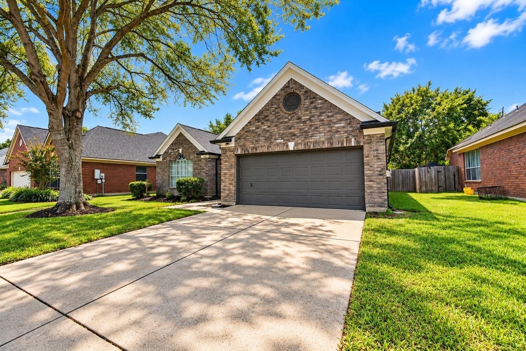 2922 Veva Drive - Photo 0