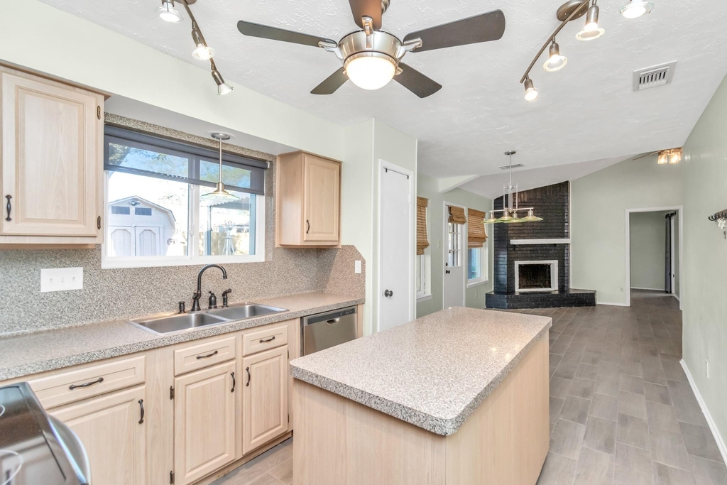 16814 Cobble Ridge Drive - Photo 12