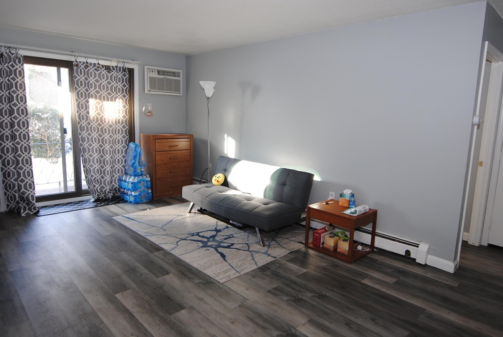 8 Strawberry Bank - Photo 1