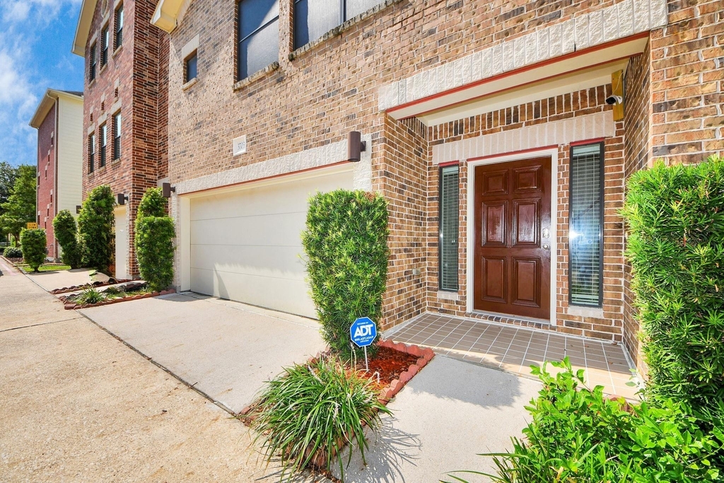 3703 Main Plaza Drive - Photo 0