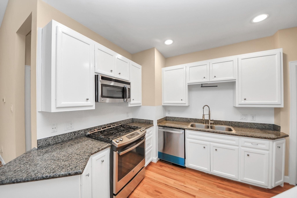 3703 Main Plaza Drive - Photo 5