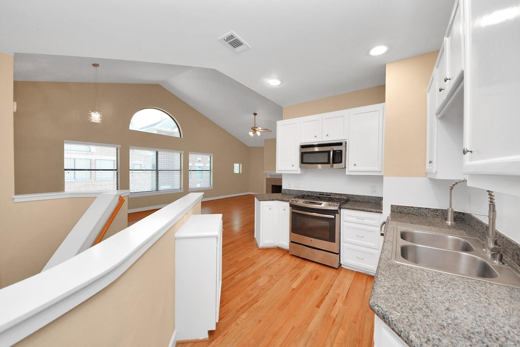 3703 Main Plaza Drive - Photo 8