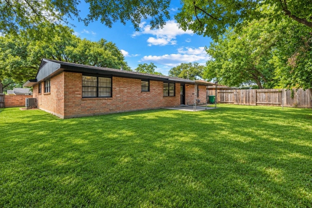 2303 Willowby - Photo 24