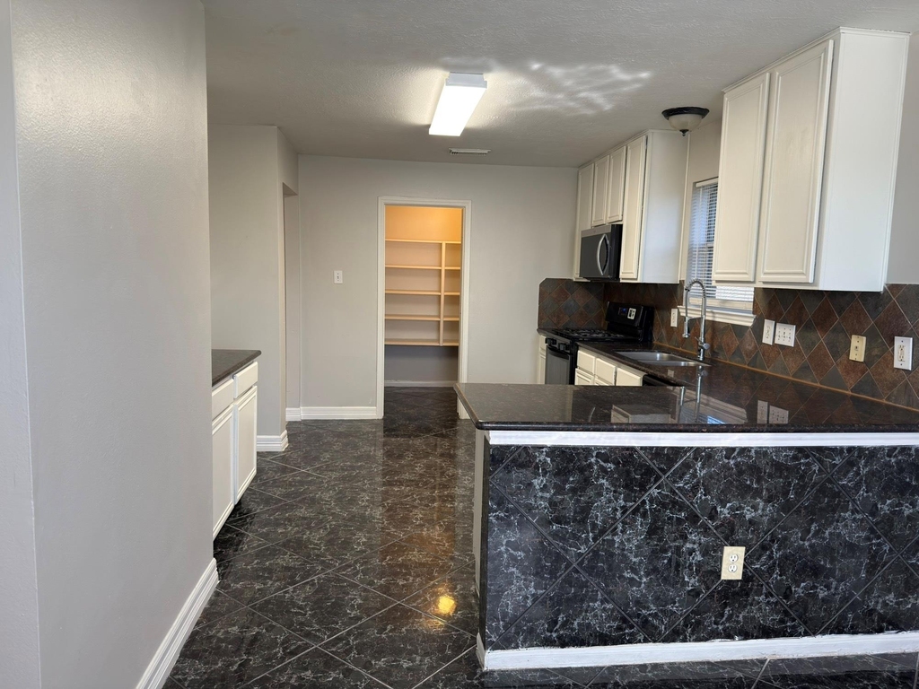 2239 Heatherwood Drive - Photo 4