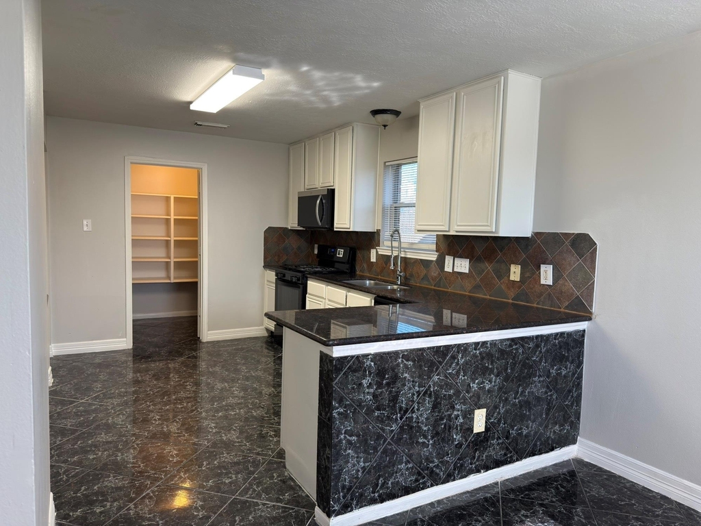 2239 Heatherwood Drive - Photo 3