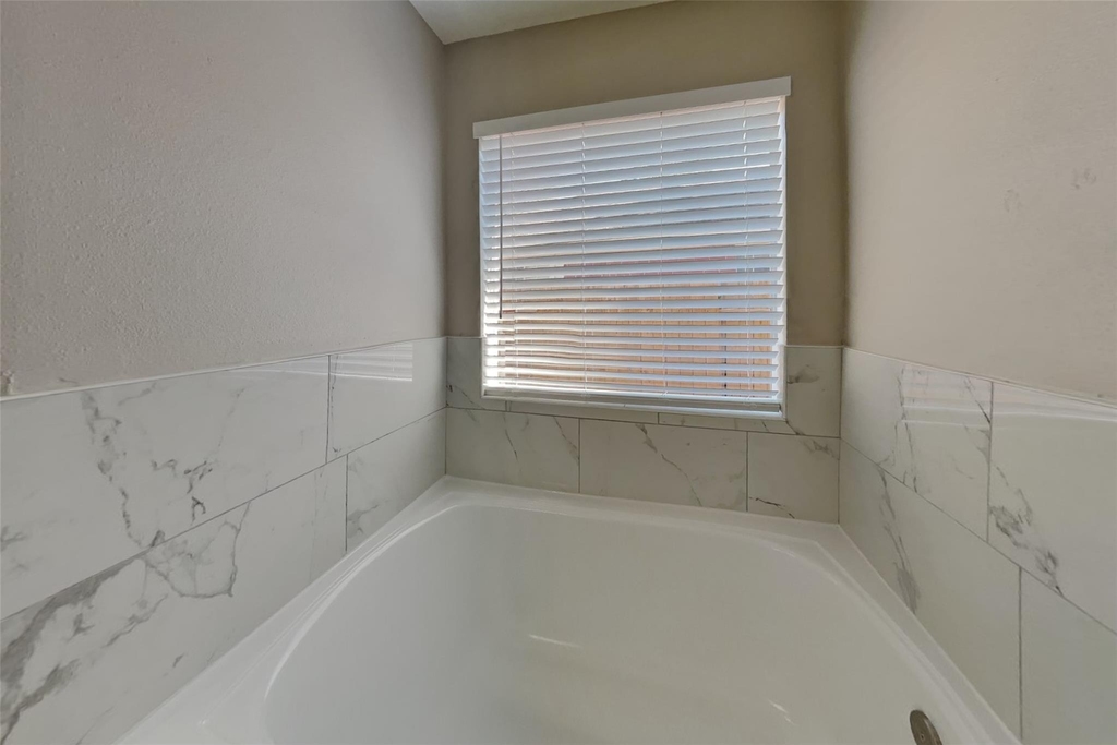 27089 Monarch Wood Drive - Photo 10