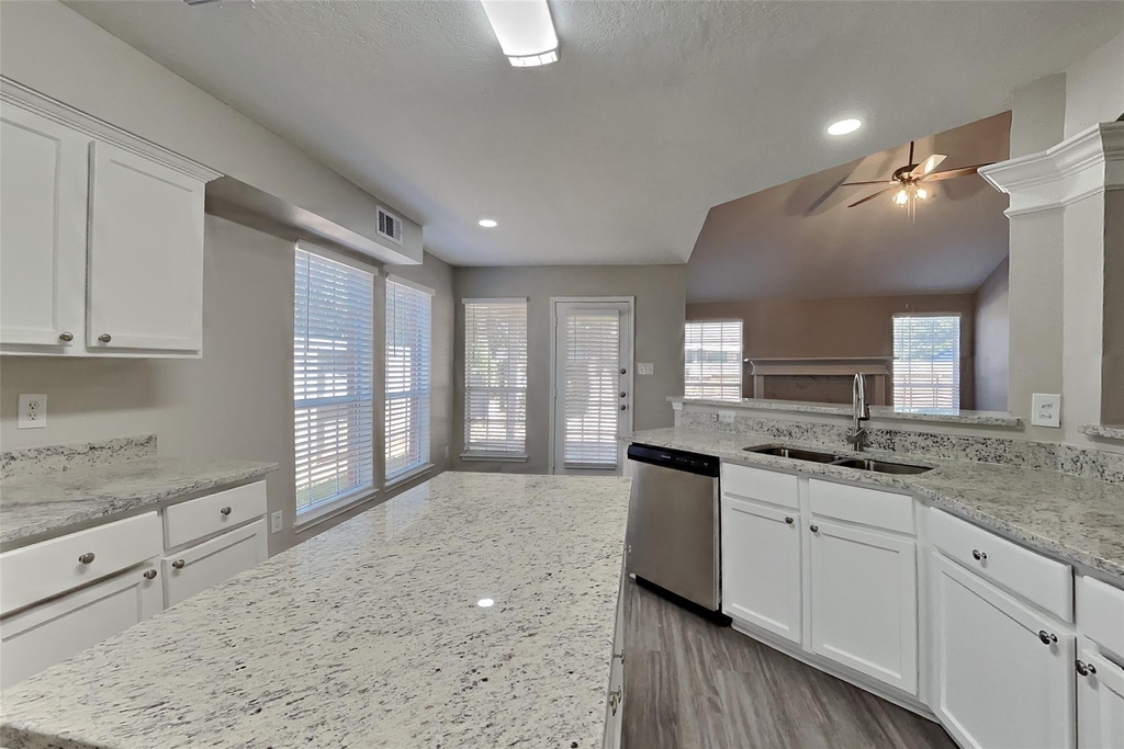 27089 Monarch Wood Drive - Photo 4