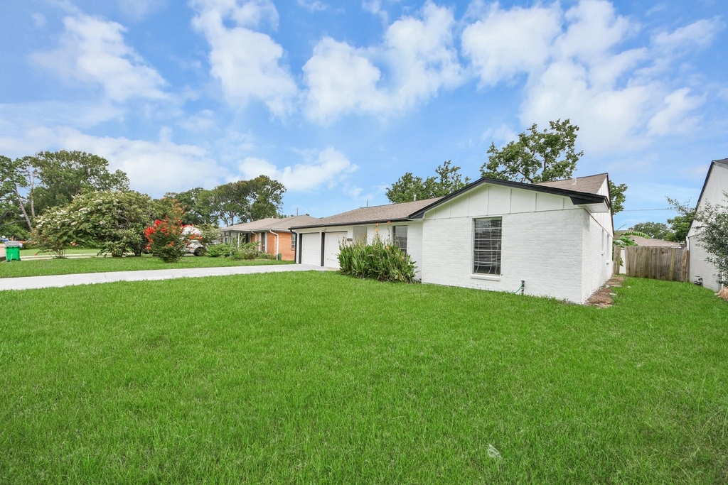 212 Harold Lane - Photo 3