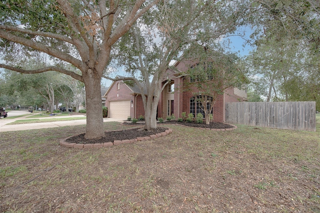 10411 Village Lake Drive - Photo 2