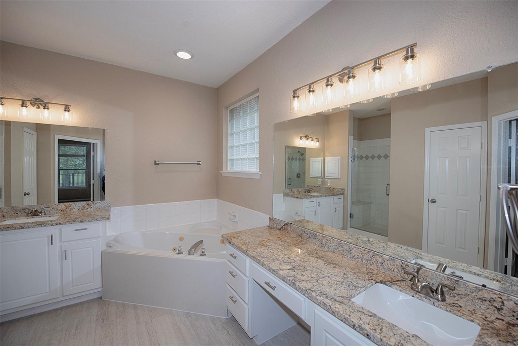 10411 Village Lake Drive - Photo 20