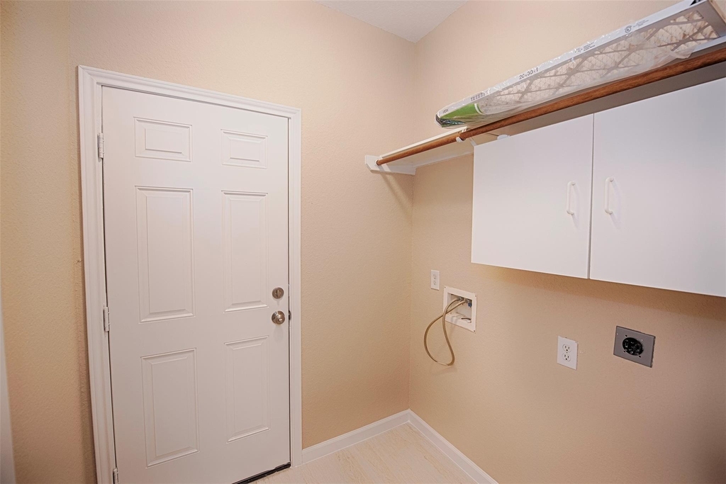 10411 Village Lake Drive - Photo 34