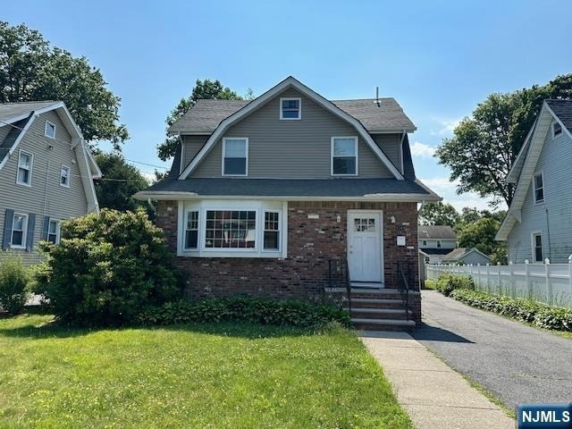 1249 Beaumont - Photo 0